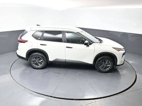 Used 2024 Nissan Rogue S FWD image 40