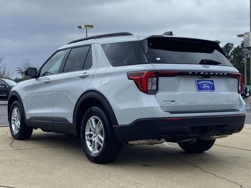New 2026 Ford Explorer Active RWD image 4
