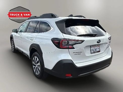 Used 2025 Subaru Outback Premium AWD/4WD image 3