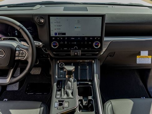 Used 2026 Lexus GX 550 w/ Cold Area Package AWD/4WD image 23