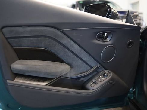 Used 2023 Aston Martin V8 Vantage Roadster RWD image 9