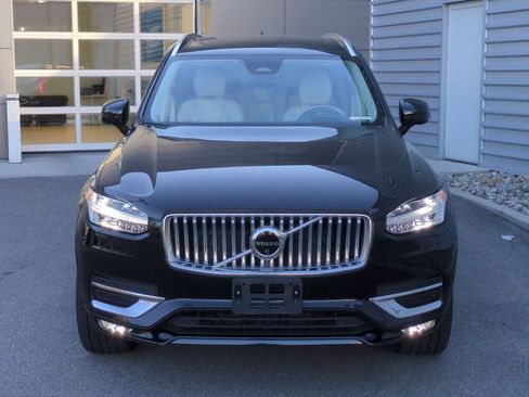 Used 2023 Volvo XC90 B5 Plus w/ Protection Package Premier image 9