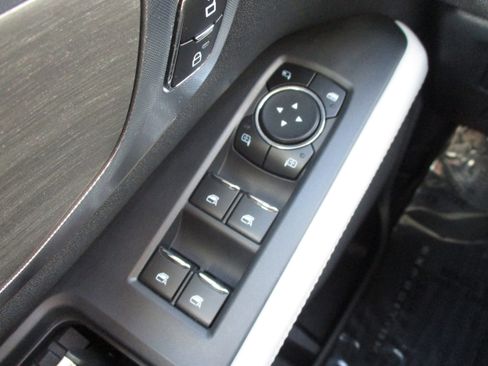 Used 2025 Ford Expedition Platinum image 39