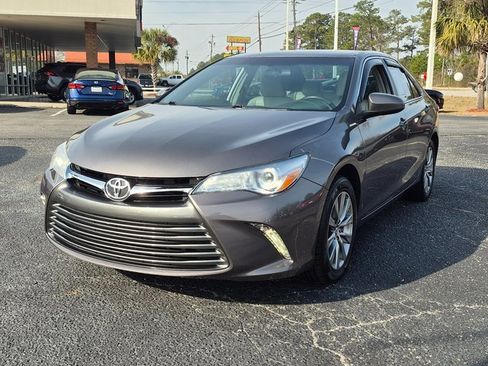 Used 2017 Toyota Camry XLE image 6