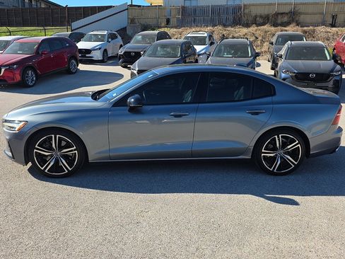 Used 2019 Volvo S60 T6 R-Design image 4
