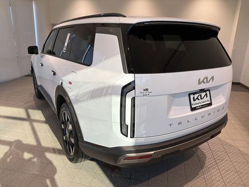 New 2027 Kia Telluride S image 3