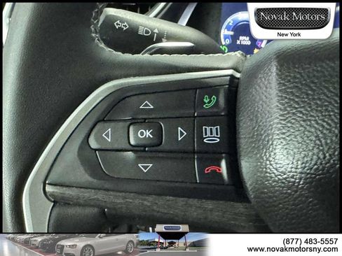 Used 2023 Jeep Grand Cherokee Limited w/ Black Appearance Package AWD/4WD image 15