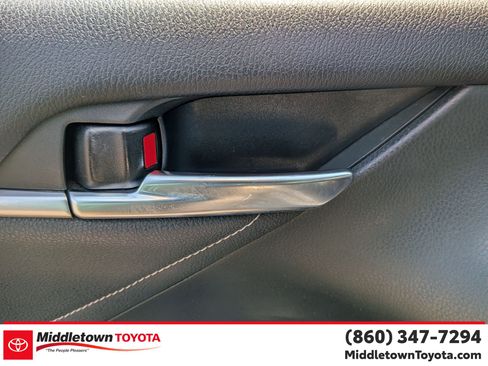 Used 2018 Toyota Camry XSE FWD image 11