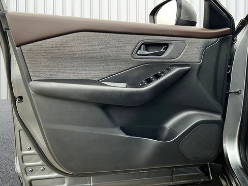 Used 2023 Nissan Rogue S AWD/4WD image 19