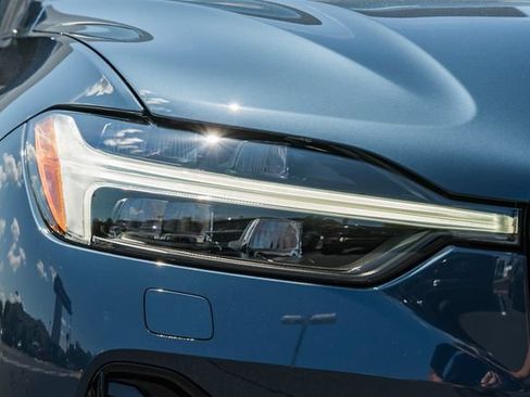 New 2027 Volvo XC60 B5 Plus AWD/4WD image 14