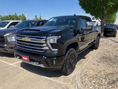 Used 2024 Chevrolet Silverado 2500 High Country w/ High Country Premium Package AWD/4WD image 3