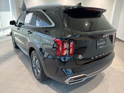 Certified 2022 Kia Sorento S FWD image 3