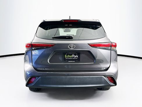 Used 2023 Toyota Highlander XLE image 7