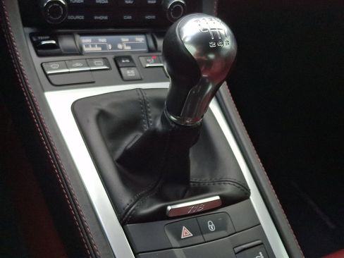 Used 2018 Porsche 718 Cayman GTS RWD image 11