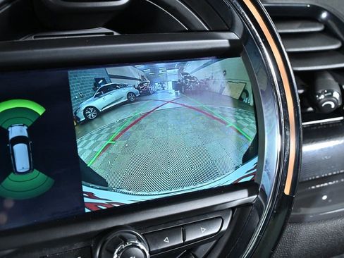 Used 2018 MINI Cooper Clubman image 15