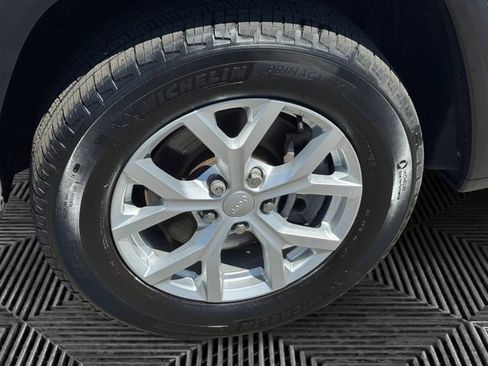 Used 2023 Jeep Grand Cherokee L Limited AWD/4WD image 10