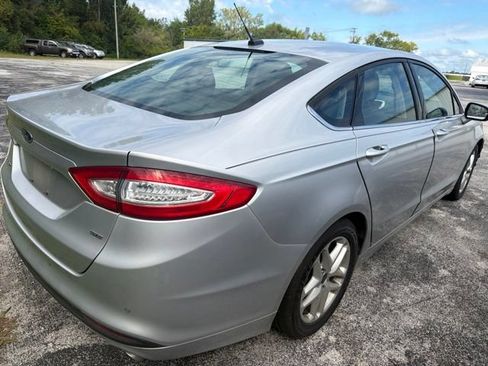 Used 2016 Ford Fusion SE FWD image 5