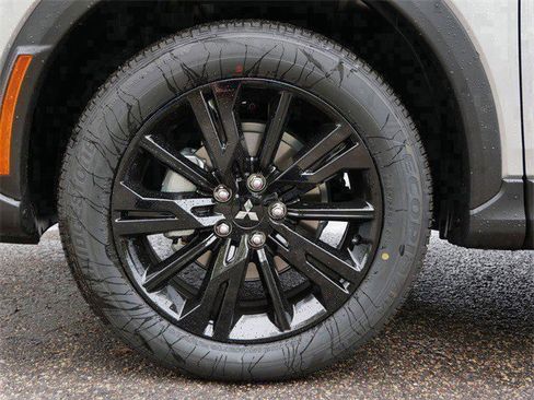 New 2026 Mitsubishi Eclipse Cross LE image 3