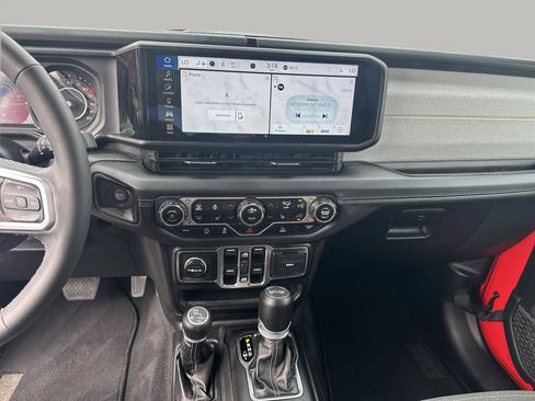 Used 2025 Jeep Wrangler Unlimited Sahara AWD/4WD image 16