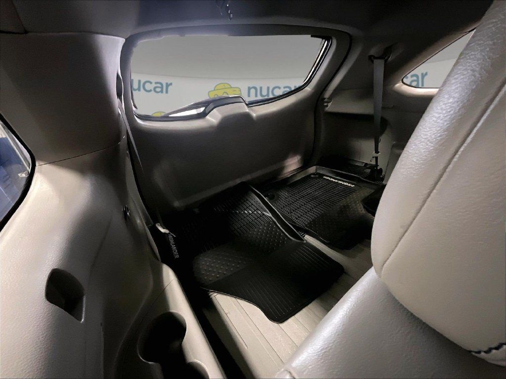 Used 2019 Toyota Highlander XLE AWD/4WD image 17