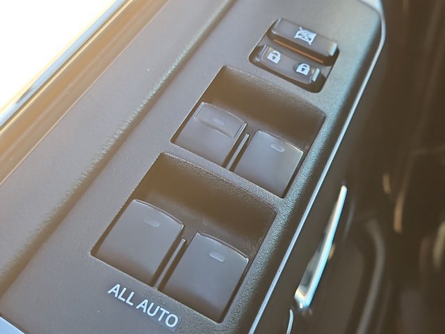 Used 2015 Toyota 4Runner Limited AWD/4WD image 11
