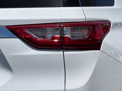 Used 2018 Chevrolet Traverse LT w/ LPO, Floor Liner Package AWD/4WD image 47
