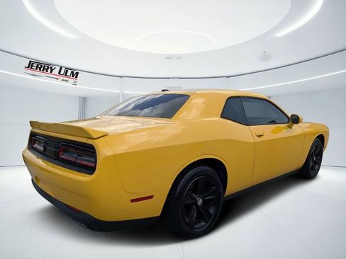 Used 2018 Dodge Challenger SXT RWD image 3