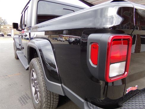 Used 2023 Jeep Gladiator Overland w/ Cold Weather Group image 13