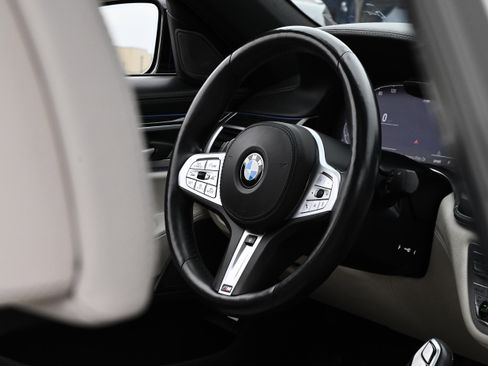 Used 2022 BMW 750i xDrive w/ Executive Package image 22