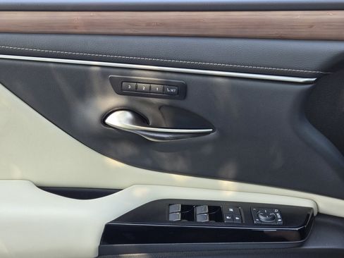 Used 2025 Lexus ES 350 w/ Premium Package FWD image 11