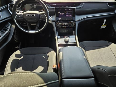 New 2026 Jeep Grand Cherokee L 2WD image 9