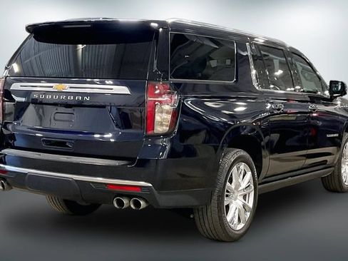 Used 2021 Chevrolet Suburban High Country w/ Premium Package AWD/4WD image 13