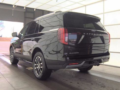 Used 2025 Ford Expedition Platinum image 3