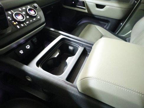 Used 2022 Land Rover Defender 90 X-Dynamic HSE image 24