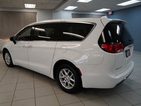 Used 2017 Chrysler Pacifica Touring Plus image 11