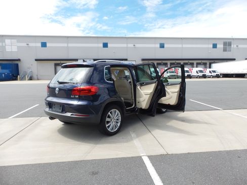 Used 2015 Volkswagen Tiguan SEL FWD image 52