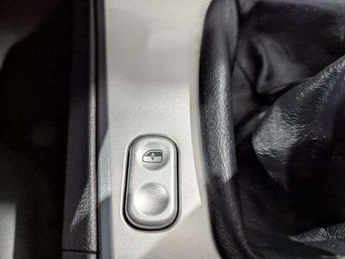 Used 2005 Chrysler Crossfire Limited image 13