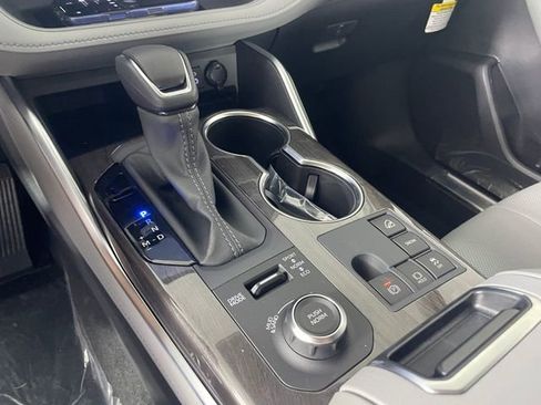 New 2026 Toyota Highlander Platinum AWD/4WD image 6