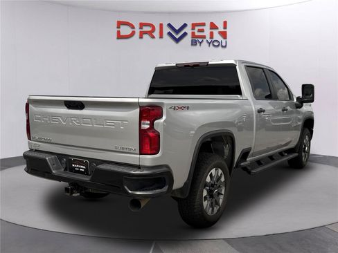 Used 2021 Chevrolet Silverado 2500 Custom w/ Custom Value Package AWD/4WD image 4