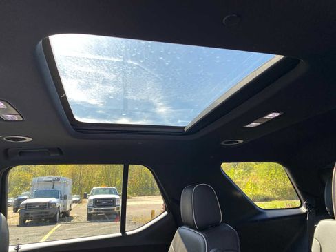 Used 2023 Chevrolet Traverse Premier w/ Redline Edition image 32