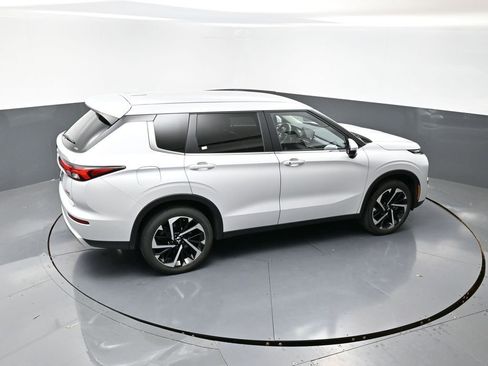 Used 2024 Mitsubishi Outlander SE image 42