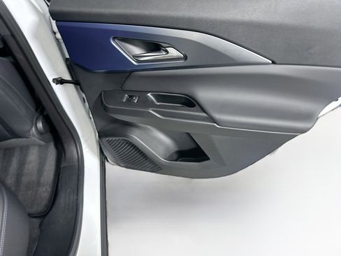 Used 2025 Chevrolet Equinox EV LT w/ Convenience Package image 28