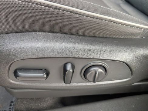 Used 2021 Chevrolet TrailBlazer LT w/ Convenience Package image 10