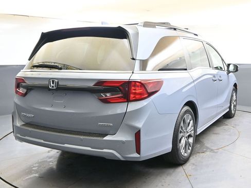 Used 2025 Honda Odyssey Touring image 5