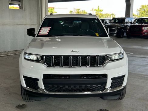 Used 2025 Jeep Grand Cherokee L Laredo image 8