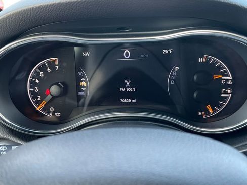 Used 2018 Jeep Grand Cherokee Laredo w/ All-Weather Capability Group image 18