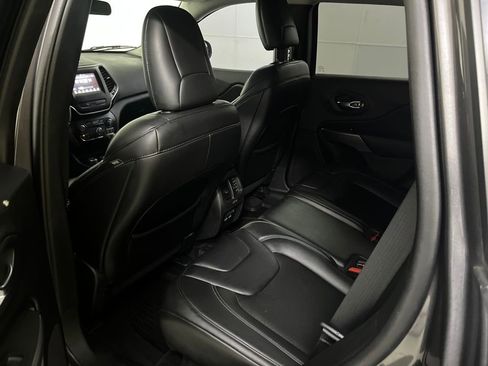 Used 2019 Jeep Cherokee Latitude Plus image 25