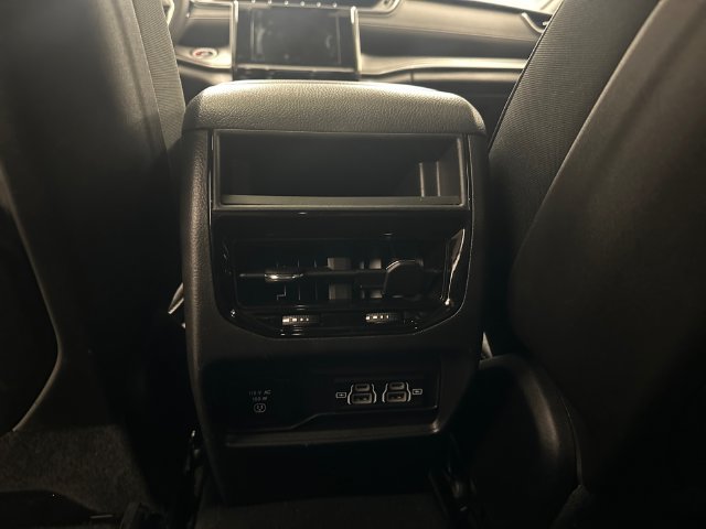 Used 2024 Jeep Grand Cherokee Altitude AWD/4WD image 18
