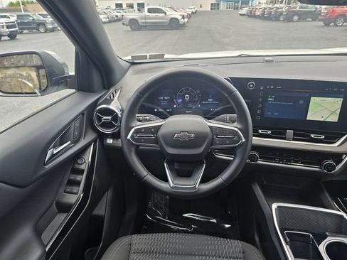 Used 2025 Chevrolet Equinox LT w/ Safety and Technology Package AWD/4WD image 24