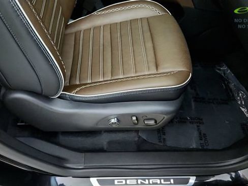 Used 2026 GMC Acadia Denali Ultimate FWD image 38